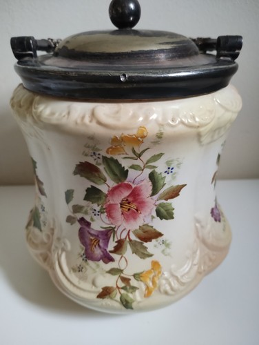 Carltonware floral biscuit - w&r,
