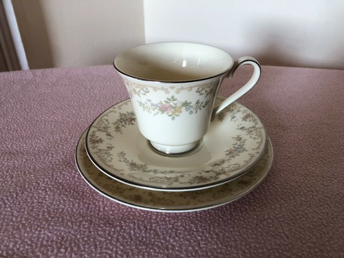 Royal doulton diana 5079 - royal,