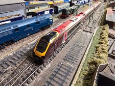 371-678 FARISH N GAUGE CLASS 220 ARRIVA CROSS COUNTRY 4 CAR UNIT