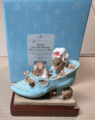 Old woman who - woman, shoe