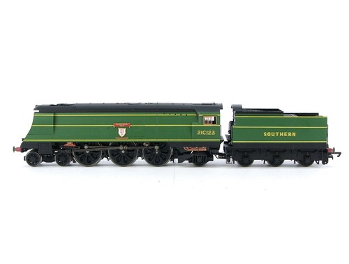 Hornby r2219 gauge - r2219, west