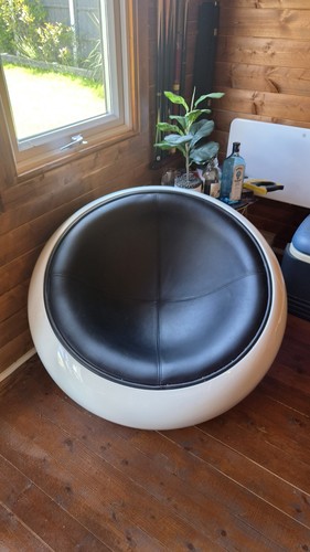 Swivel pod chair - swivel,