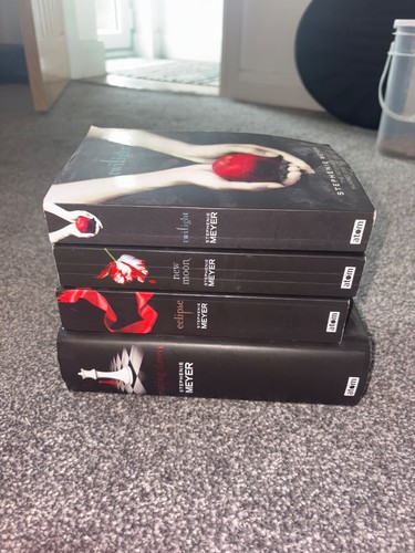 Twilight saga book - twilight,