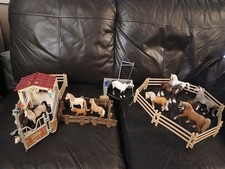 Large SCHLEICH Horse Bundle 12 horses, sets 42104 wash area & 42369 Stall P&P