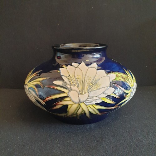 Moorcroft squat vase - vase, in