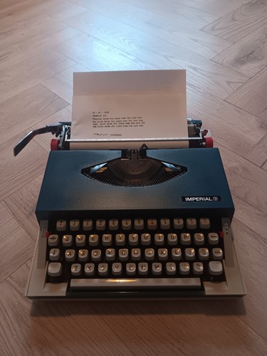 Imperial 220 typewriter with - 220,