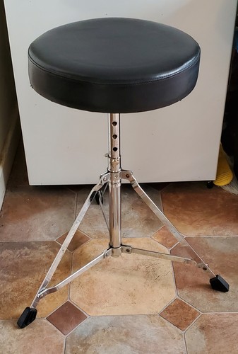 Traps round throne - round,