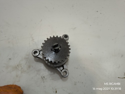 Engine oil pump j429 - engine,
