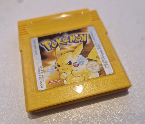 Pokemon yellow version - yellow,