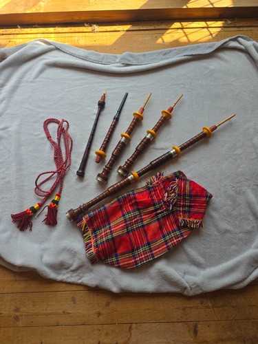 Bagpipes red royal steward - red,