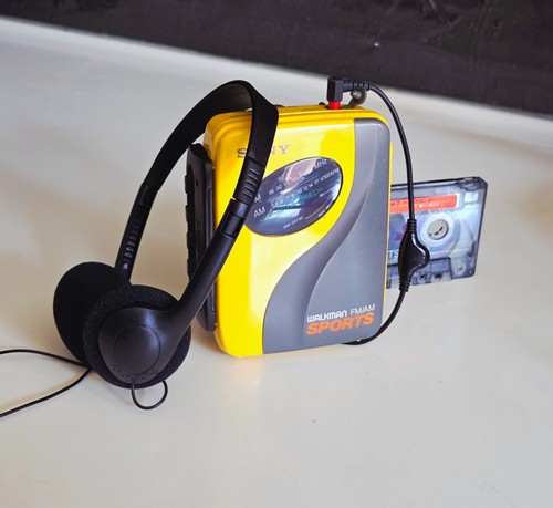 Sony sports yellow - sports, walkman