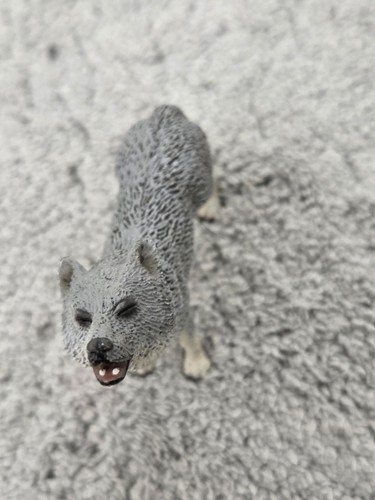 Schleich 2009 retired howling - schleich,