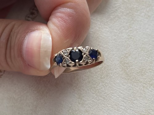 Yellow gold and sapphire - yellow,