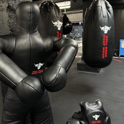 Bull doza fight wear self - fight,
