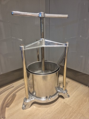 Ferrari grand fruit press - ,