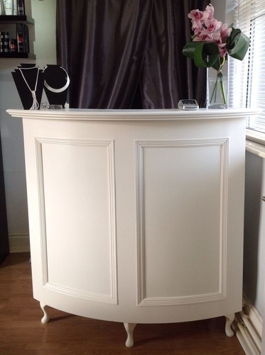 Small curved reception - curved,