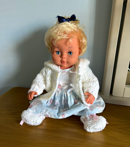 Blonde curly hair blue - curly,