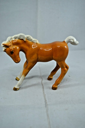Beswick palomino foal medium - beswick,