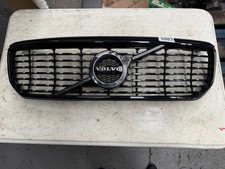 Volvo XC40 2020 R-Design Front