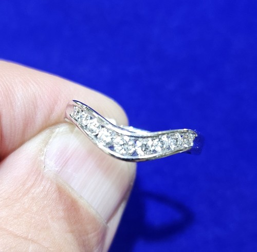 New 18ct white gold 33ct - white,