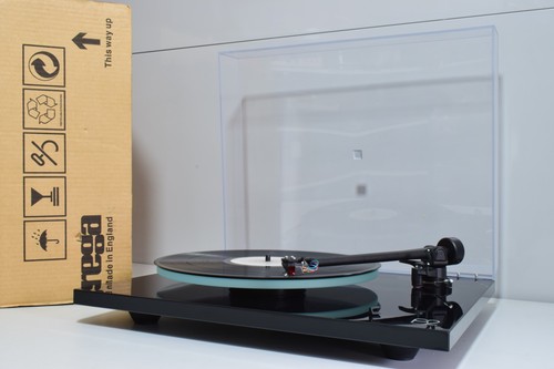 Boxed rega planar rp2 gloss - rega,