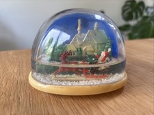 Vintage  Christmas Scene Snow Globe  ~ Hong Kong ~ 4” No 753