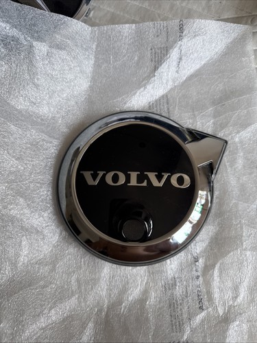 Genuine new volvo - grille, badge