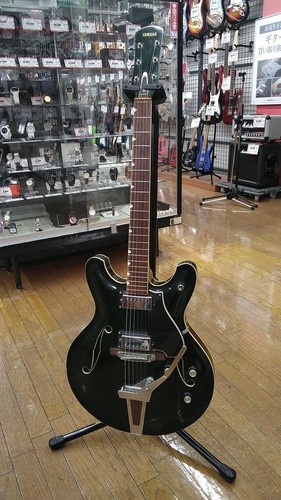 Yamaha electric guitar hollow - electric,