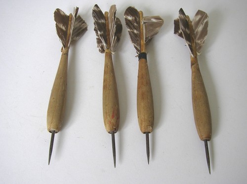 Vintage wooden darts with - 4,