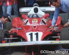 Mechanics working on Niki