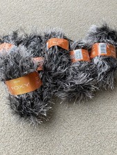 SIRDAR FOXY 6 x 50g EYELASH