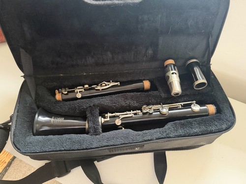 Clarinet boosey hawkes - by,