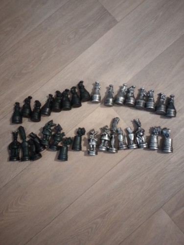 Simpsons chess pieces complete - simpsons,