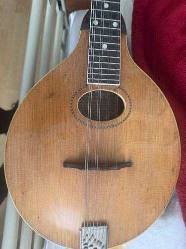 Gibson mandolin with case - a,