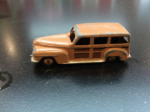 Dinky toy plymouth woody - plymouth,