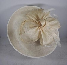 Snoxell Gwyther Cream Bow Feather Hatinator Facinator Wedding Races MOTB Ascot