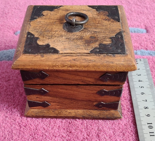 Small distressed wooden chests - distressed,