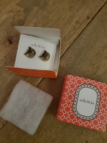 Stella dot pave owl studs - dot,