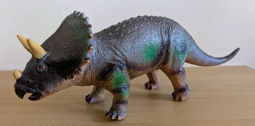 Triceratops large - 19",