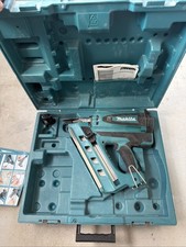 Makita Gas Nail Gun Cordless 7.2V 1x1.5Ah Li-Ion GN900SE First Fix 90mm Nailer