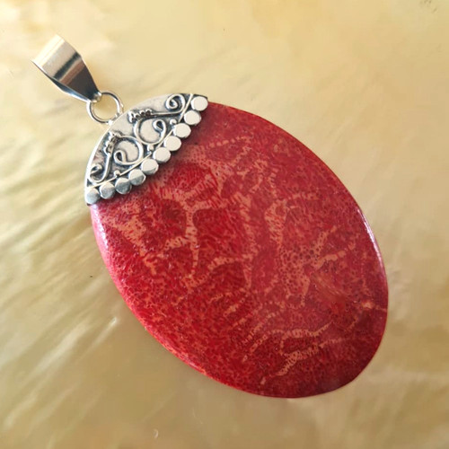 Oval natural red coral - red,