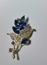 BLUE CRYSTAL FLORAL BOUQUET FASHION BROOCH