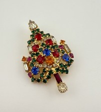 Vintage Warner 1.7” Multicolor Glass Rhinestone Christmas Tree Brooch Pin Signed