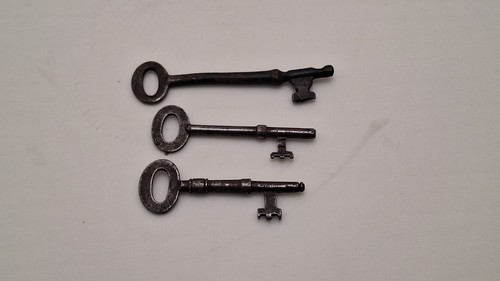 Antique skeleton keys - 3,