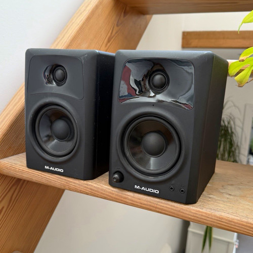 Audio av42 active powered - m-audio,
