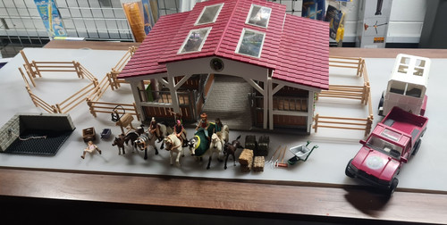 Schleich horse club - club, stables