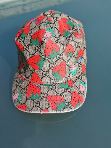 Gucci supreme strawberry - gucci,