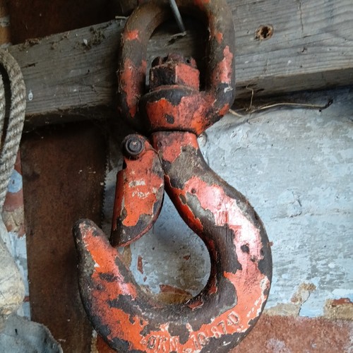 Lifting swivel hook - lifting,