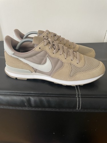 Rare nike internationalist - v,