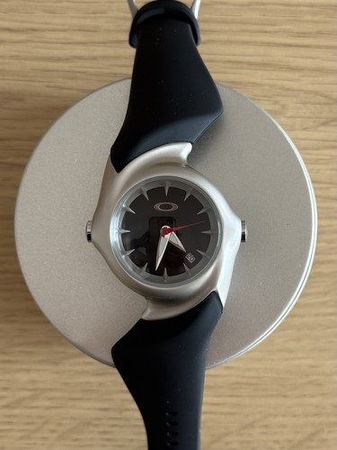 Authentic 2000s oakley watch - authentic,